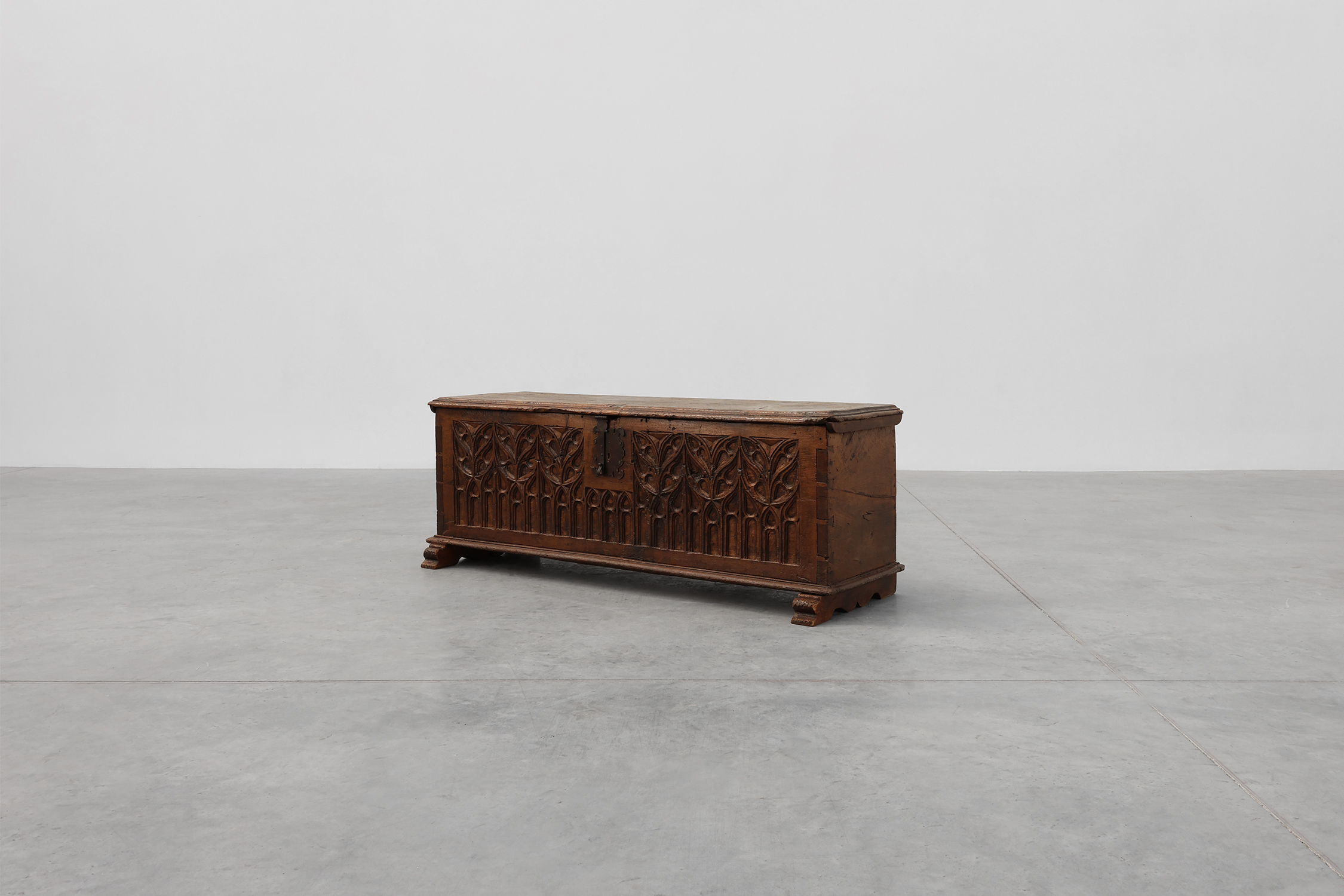 Rare Large Gothic 16th century carved solid oak chest, Francethumbnail